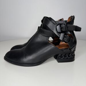 Jeffrey Campbell Everly Cutout Black Leather Ankle Booties Chainlink Heel